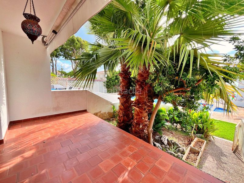 Foto 66ad7d5b-d42f-4fec-b67b-5c10692a112d. Chalet adosado a 30 metros del mar con piscina y amplios espacios exteriores en La Ràpita