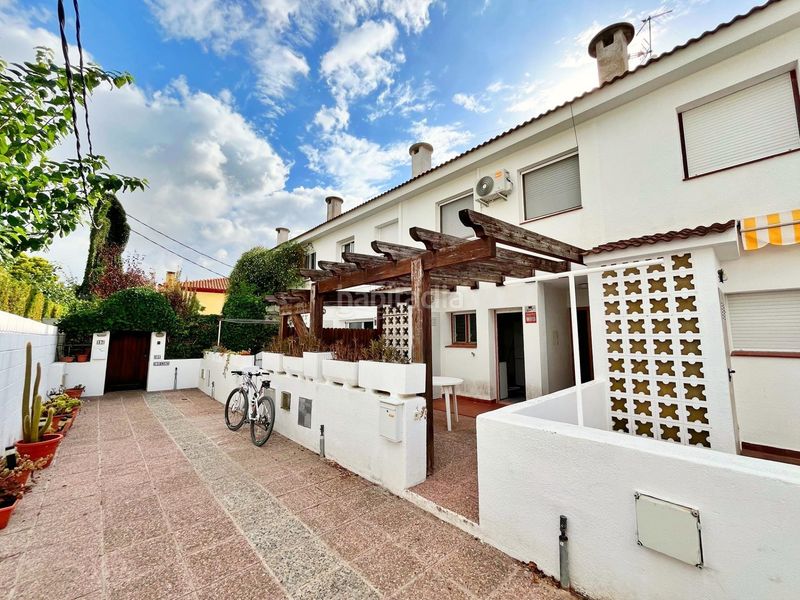 Foto 7947b361-3ed7-4787-a17b-c7c7b6f5f823. Chalet adosado a 30 metros del mar con piscina y amplios espacios exteriores en La Ràpita