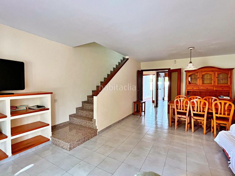 Foto a93afc2d-05c3-4766-bea1-b1e42bf1d3e0. Chalet adosado a 30 metros del mar con piscina y amplios espacios exteriores en La Ràpita