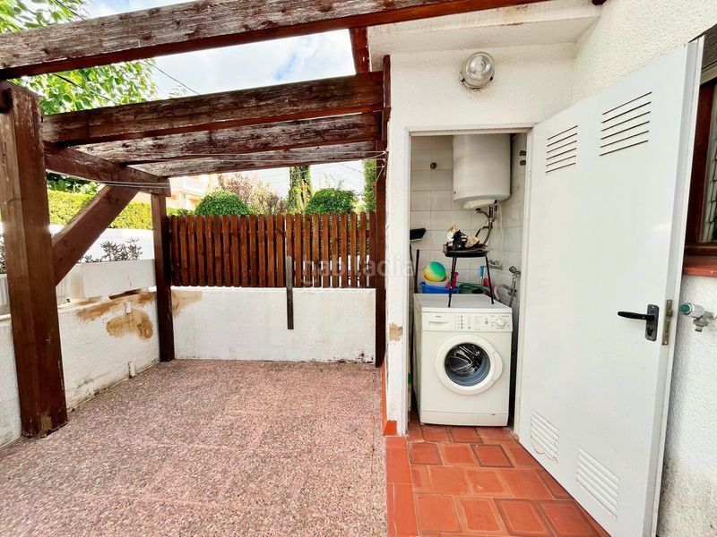 Foto af532341-17e3-4efa-b225-52e8180c80b3. Chalet adosado a 30 metros del mar con piscina y amplios espacios exteriores en La Ràpita