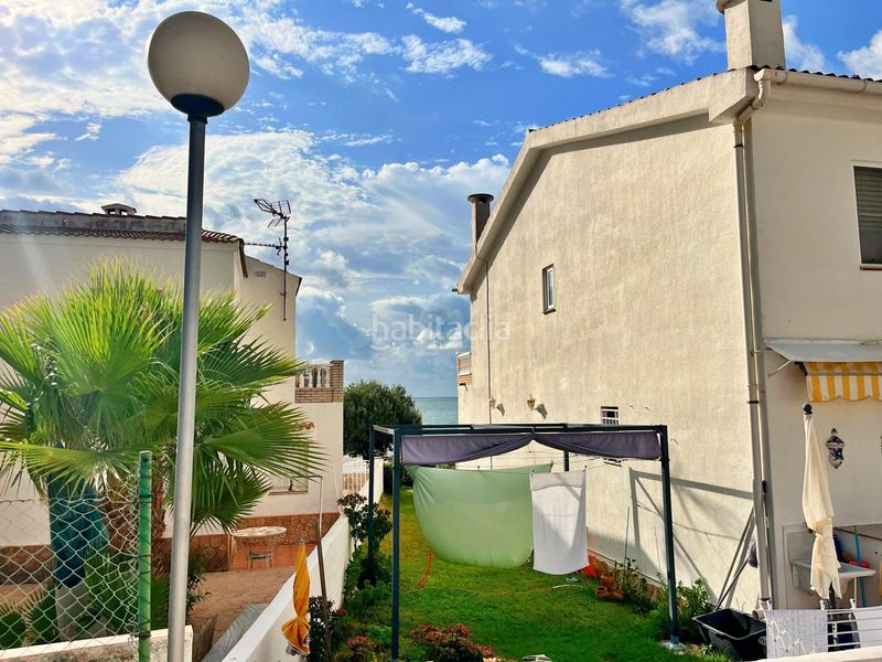 Foto b0b96ac0-53f1-441a-b1b6-54237fe3ebd2. Chalet adosado a 30 metros del mar con piscina y amplios espacios exteriores en La Ràpita