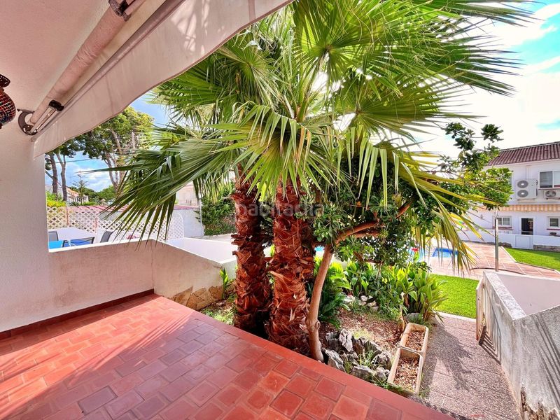 Foto b12706e1-1bc7-4115-b74c-4d025df725a8. Chalet adosado a 30 metros del mar con piscina y amplios espacios exteriores en La Ràpita