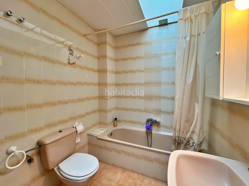 Foto b5bbb1f9-e02a-49d8-9cff-dab7fb92cd9f. Chalet adosado a 30 metros del mar con piscina y amplios espacios exteriores en La Ràpita