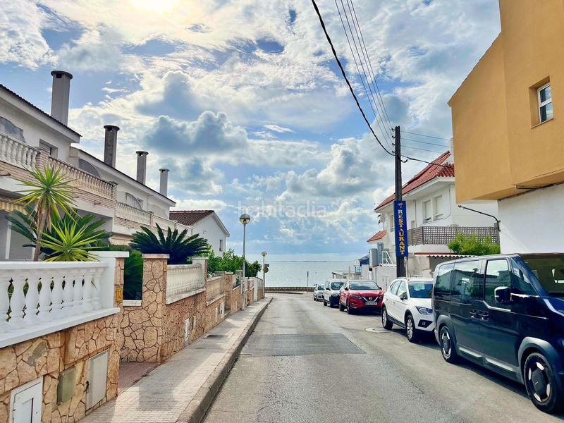Foto beba348a-ebcc-4e64-a396-52e469fcff56. Chalet adosado a 30 metros del mar con piscina y amplios espacios exteriores en La Ràpita