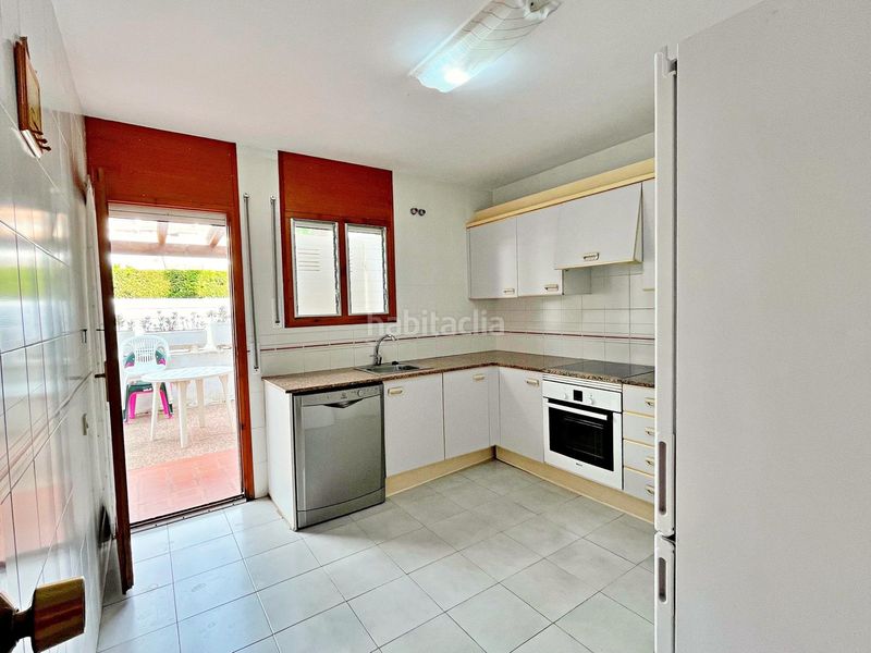 Foto d7b33372-c2fb-4fa8-9b54-9f02b73b4407. Chalet adosado a 30 metros del mar con piscina y amplios espacios exteriores en La Ràpita