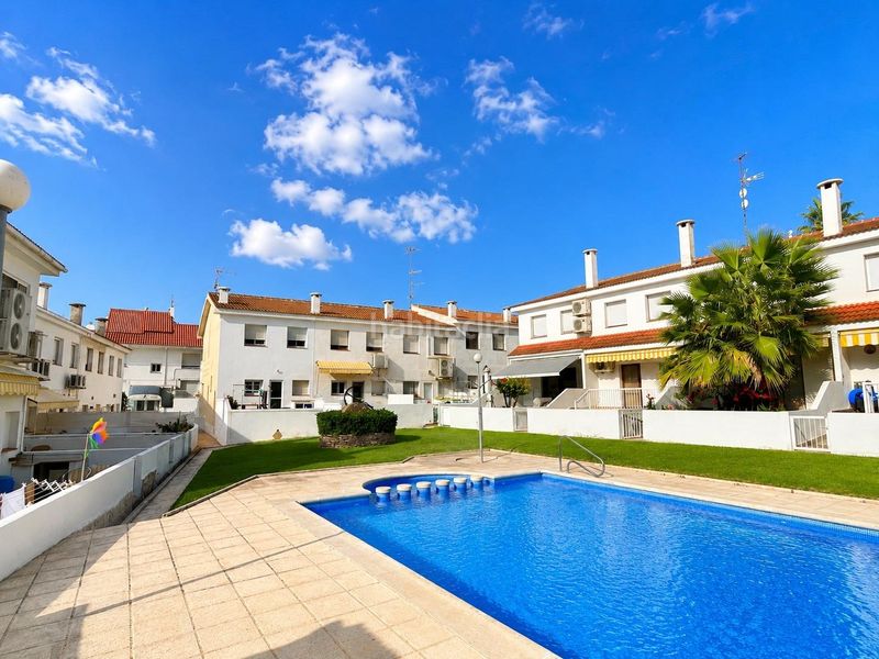 Foto eef1e585-8825-499f-b7f8-d7ef941bf194. Chalet adosado a 30 metros del mar con piscina y amplios espacios exteriores en La Ràpita