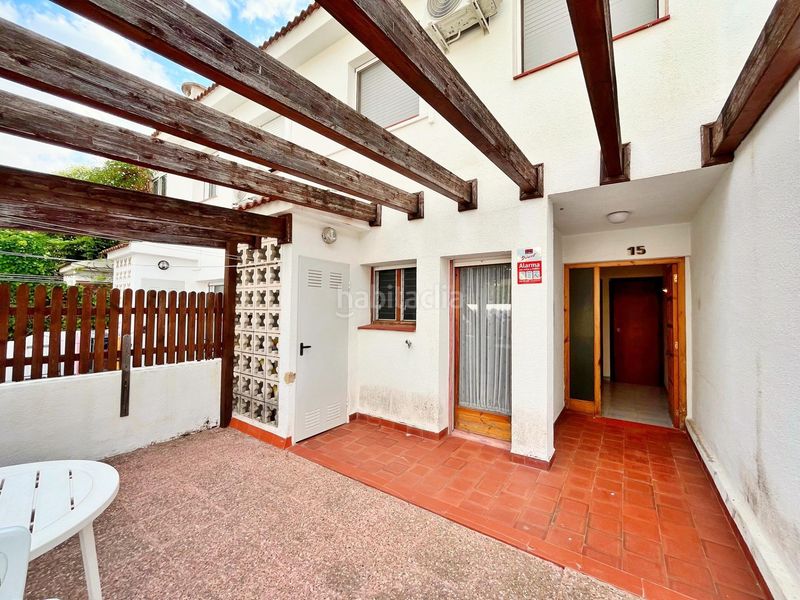 Foto f78bd9ea-2175-41c4-badd-fea81a310ce4. Chalet adosado a 30 metros del mar con piscina y amplios espacios exteriores en La Ràpita