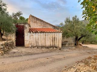 Masia a Alfara de Carles