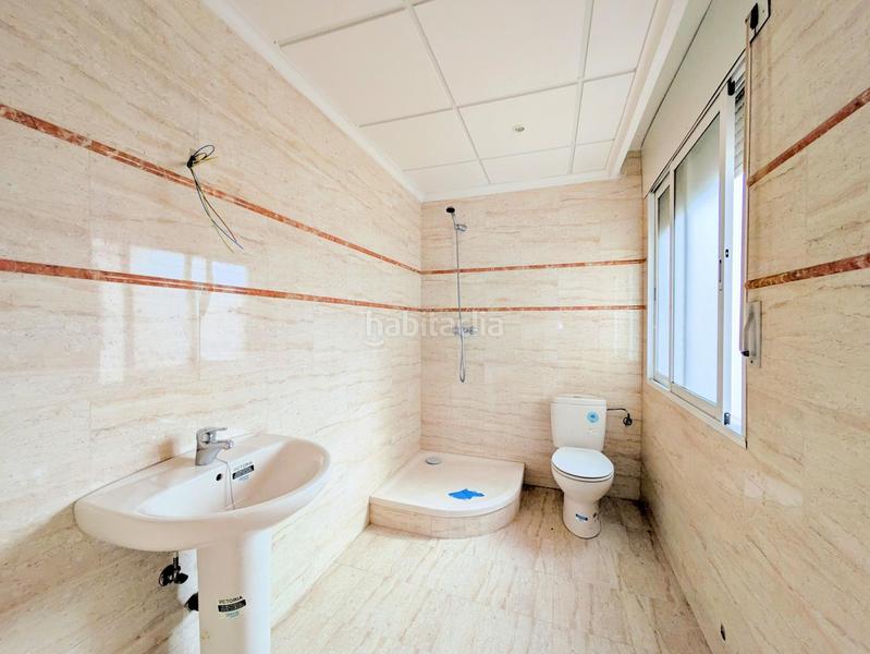 Foto 56150bf4-429d-4b08-a834-6ebc11fa90db. Edificio in Centre La Ràpita