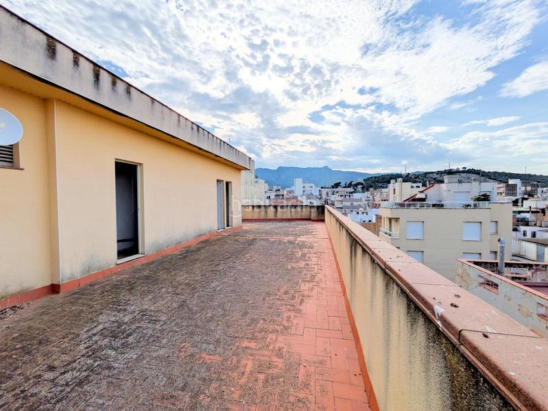 Foto bfc278a9-b853-48a8-b6ad-ace457d7ba00. Edificio in Centre La Ràpita