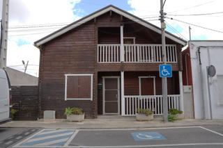 Casa  Agustina d'arago. Acogedora casa de madera en deltebre, a escasos metros del río e