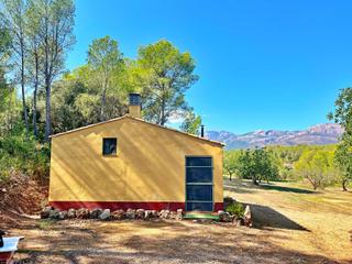 Casa a Aldover. Casa de campo con 15.000 m2 de terreno y vistas espectaculares e