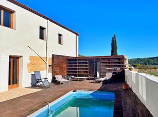 Chalet en Flix. Encantador chalet con amplias tierras de cultivo en flix