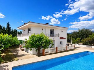 Chalet in Roquetes. Encantadora finca con piscina y vistas a la montaña en roquetes