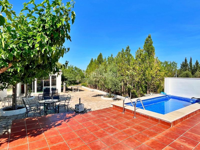 Foto 228254e4-5746-4114-8806-5ff393118bde. Xalet amb piscina a Sénia (La)