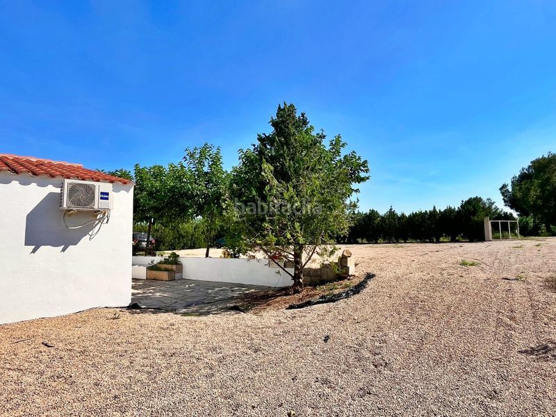 Foto cc1e236b-3dab-4f92-a573-3d2650065e84. Xalet amb piscina a Sénia (La)