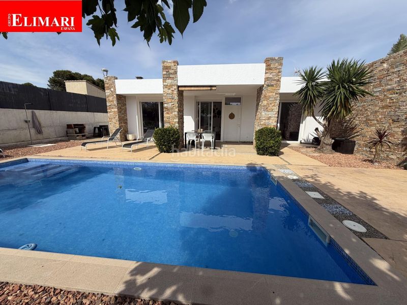 Foto b58da340-2dbf-476c-8e09-76da37a78852. Xalet amb piscina a Alcanar