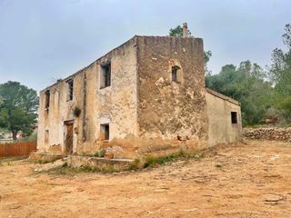 Chalet in Centre. Gran finca rústica ubicada en una zona residencial cercana a la