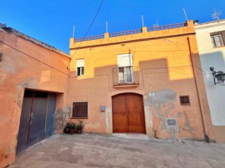 Maison à Remolins - Sant Jaume. Casa con almacén