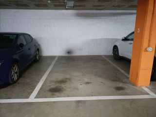 Lloguer Aparcament cotxe a Eixample Sud-Migdia. Alquiler de plazas de aparcamiento en girona capital  caldes de