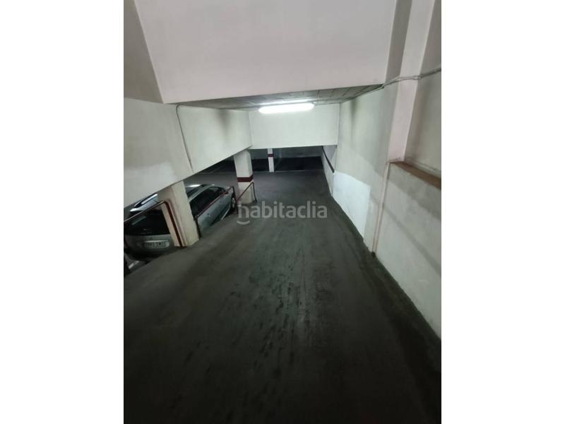 Foto cbb5dde0-c638-4ca4-bbac-613e6f3daf8d. Alquiler parking coche alquiler de plaza de parking capital en Girona