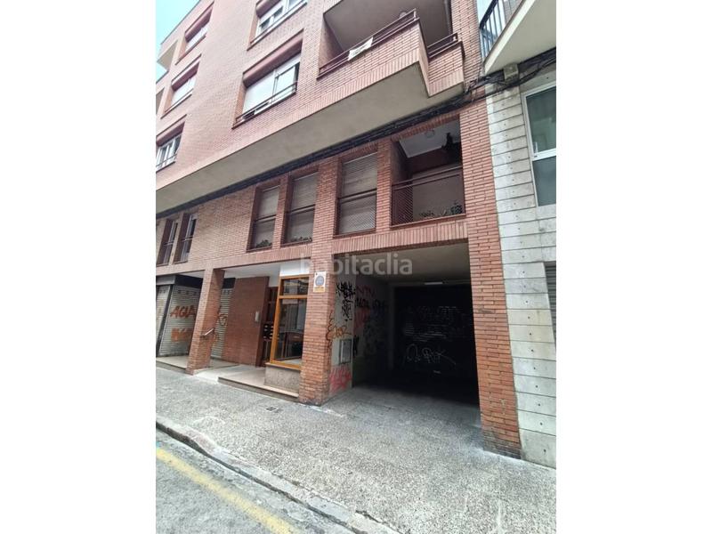 Foto dfd0b520-b7d7-44ff-9e5a-b70c0242d31f. Alquiler parking coche alquiler de plaza de parking capital en Girona