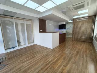 Location Local commercial  De la creu. Local en alquiler en eixamplecentre