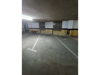 Aparcament cotxe a Calle Bisbe Lorenzana 24