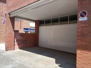 Aparcament cotxe a Calle Enric Claudi Girbal i Nadal