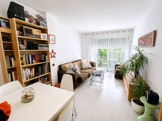 Pis a Eixample Sud-Migdia. Venta de piso y parquing en  castell de requesens, girona capita