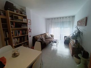 Appartamento in Eixample Sud-Migdia. Venta de piso en zona migdia casernes  castell de requesens, gir