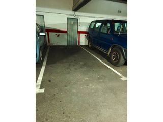 Autoparkplatz in Calle riu freser 25. Plaza de aparcamiento  trastero en venta en migdia casernes, gir