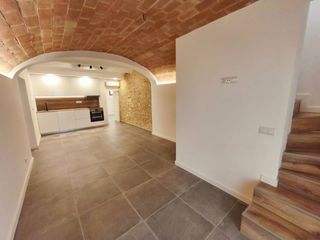 Miete Haus in Navata. Alquiler de casa a estrenar en navata
