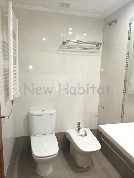 Foto 7a79c407-3c88-46d7-9a60-5fa2f0ad477b. Casa adossada amb aparcament a Plaza Illes Columbretes Castellón de la Plana