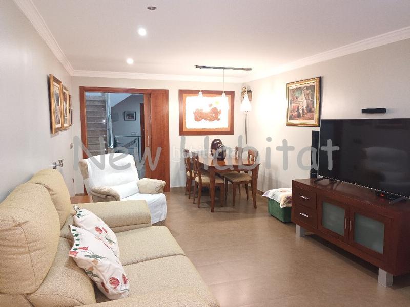 Foto 6e4183a6-8cfc-4c9f-9ea9-c8ec396d021c. Maison jumelée avec parking dans Plaza Illes Columbretes Castellón de la Plana