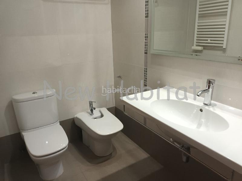 Foto 77ac4d71-a150-4b85-8deb-5e7dfd6bfcd5. Maison jumelée avec parking dans Plaza Illes Columbretes Castellón de la Plana