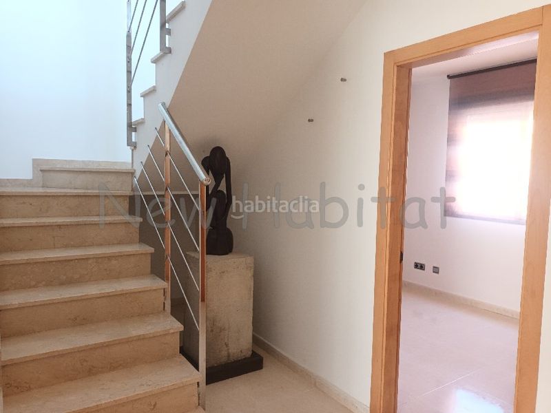 Foto 44239f65-7071-4397-b41e-bc187e2306ef. Casa aparellada amb xemeneia calefacció aparcament piscina a Almazora / Almassora
