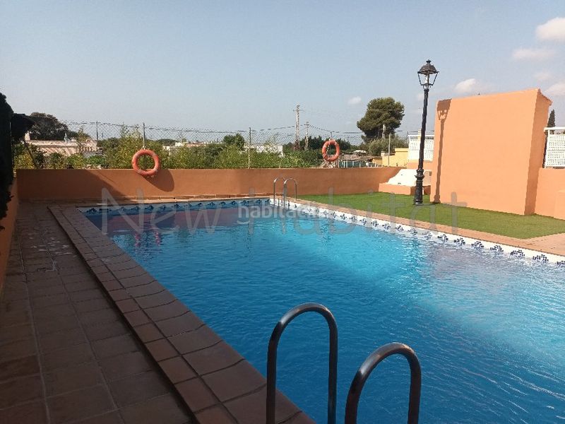 Foto 45dc0c7d-f4c5-47d8-87d2-e7599409ddcc. Casa aparellada amb xemeneia calefacció aparcament piscina a Almazora / Almassora