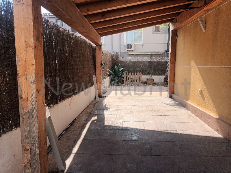 Foto d839f06e-3abd-48d8-9049-8337c8990deb. Casa aparellada amb xemeneia calefacció aparcament piscina a Almazora / Almassora