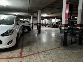 Aparcament cotxe  Carrer de rius i taulet. Parking a la venta