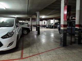 Aparcament cotxe  Carrer de rius i taulet. Parking a la venta