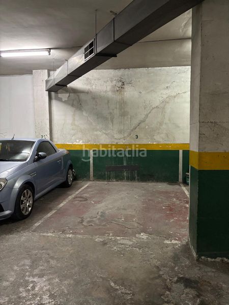Foto a896cbd0-dbf5-4e10-99f3-70359378a005. Aparcament cotxe a La Salut Badalona