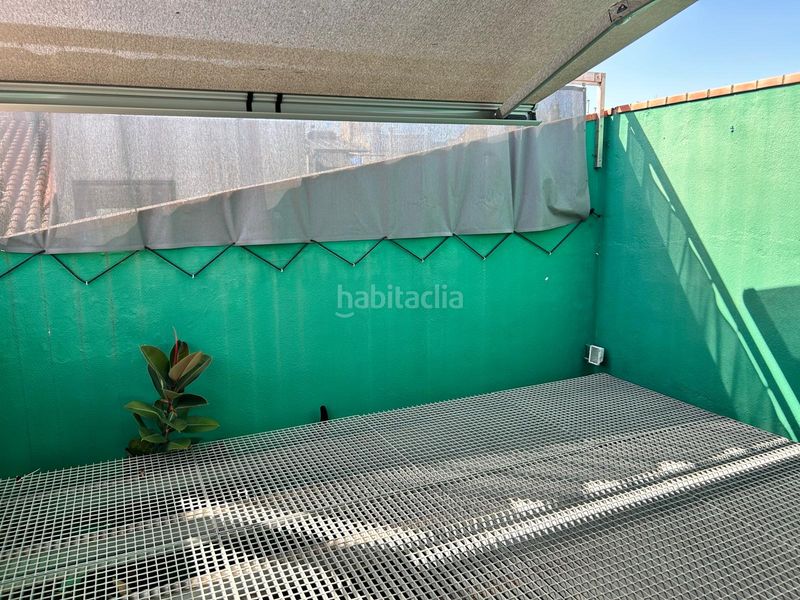 Foto f38babaf-8e8b-45ed-b3dc-076d865443b6. Casa adossada amb calefacció aparcament a Centre Badalona