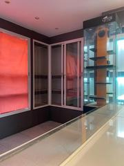 Local Comercial a La Gavarra. Local comercial en venta en cornella de llobregat