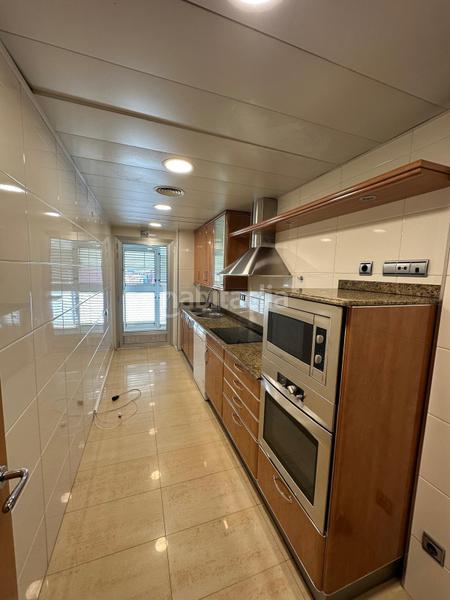 Foto 19f4a512-f3f5-4117-a276-3cb04da52d15. Dachwohnung mit heizung parking in El Pedró Cornellà de Llobregat