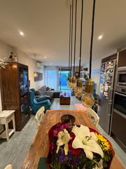 Maison à Centre. Acogedora casa en el centro de cornellà con terrazas y buhardill