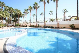 Apartament en Calle amplaries 3. 1826apartamento de 2 dormitorios, piscina y garaje en 1 lnea de