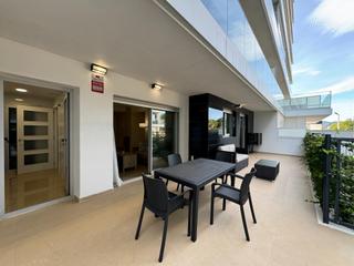 Piso en Cala Blanca. 1831apartamento de obra nueva en 1 línea de playa y con una gran