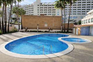 Apartament  Calle amplaries 1. 1868apartamento reformado de 2 dormitorios, piscina y garaje en