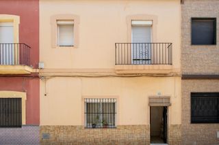Casa adossada a Calle mare de deu de montserrat 31. 1885casa adosada de 2 plantas en burriana